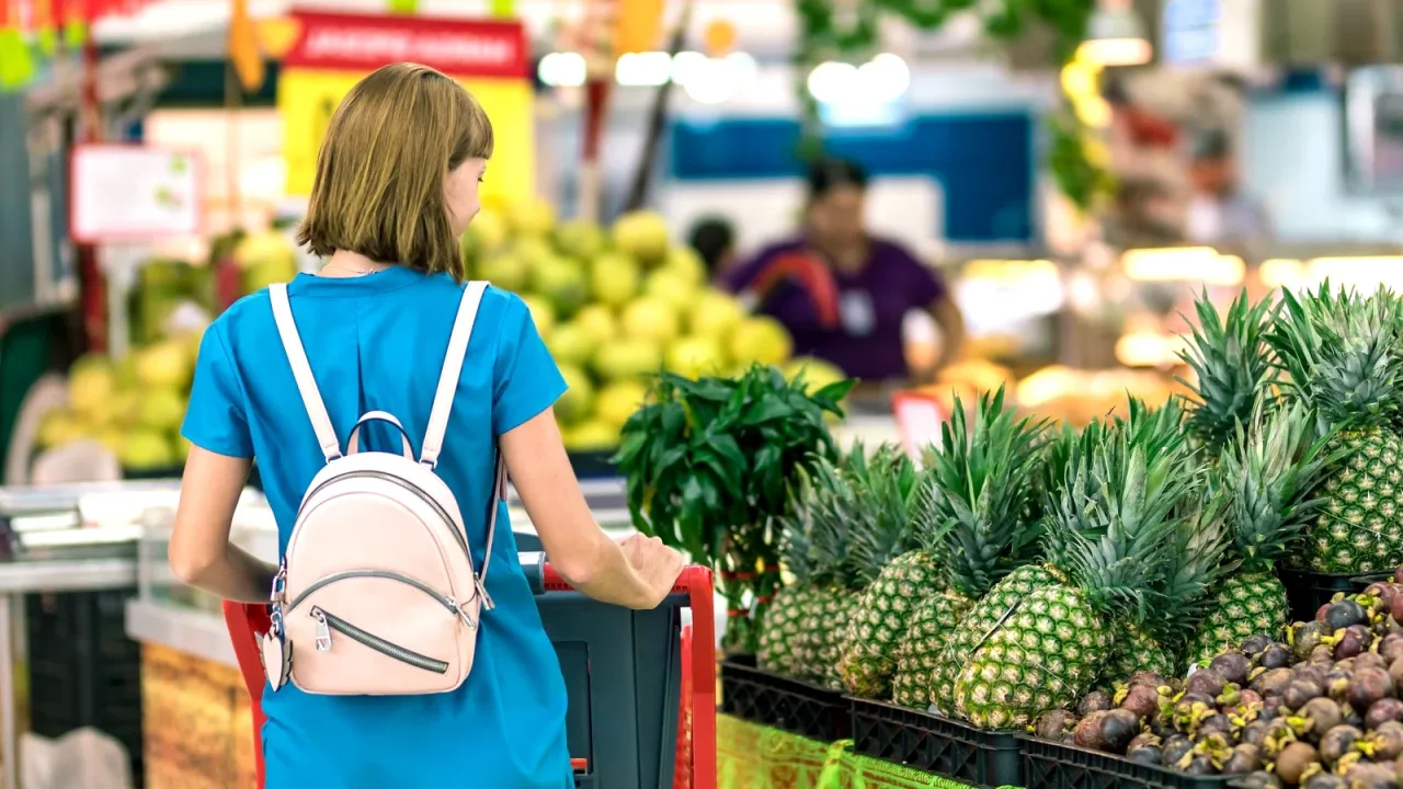 Market içecek reyonu